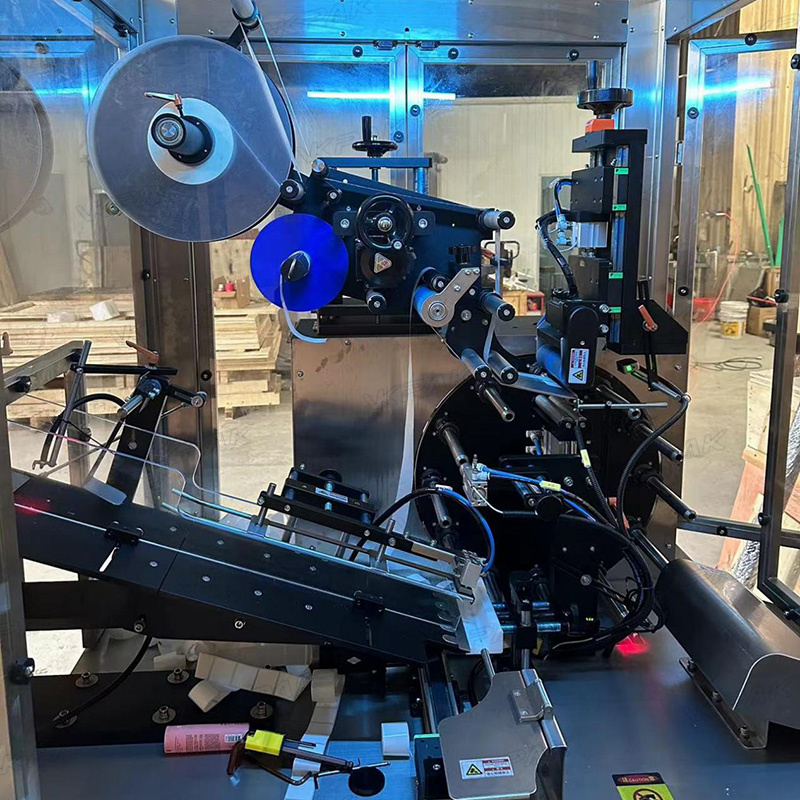 ટ્યુબ ફીડિંગ સિસ્ટમ સાથે ઓટોમેટિક પ્લાસ્ટિક સોફ્ટ ટ્યુબ્સ લેબલિંગ મશીન