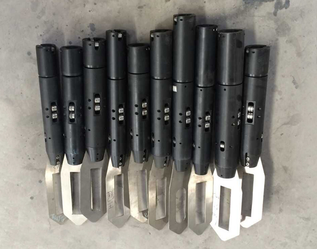 સેન્ટર પોસ્ટ સ્લીવ લેબલીંગ મશીન.jpg