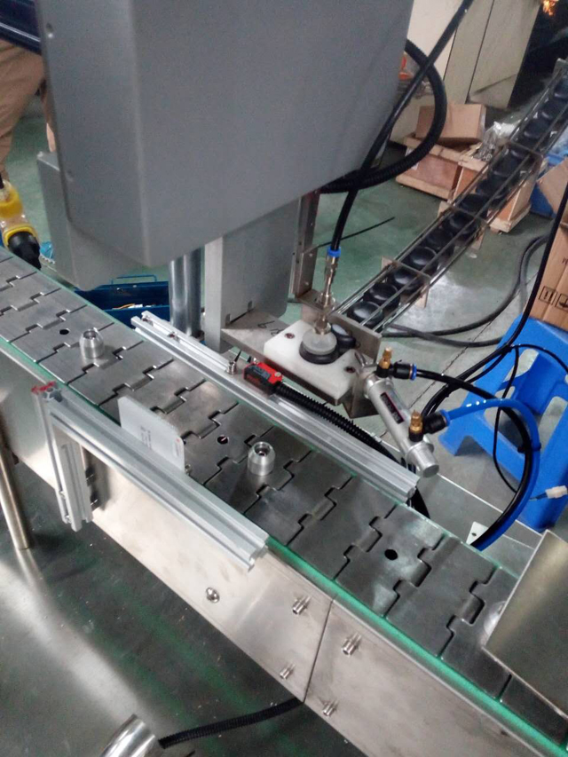 કેપ્સ રોબોટ ફીડિંગ pictures.jpg