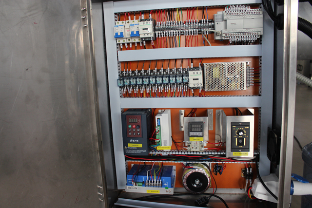 ફિલિંગ મશીન 4 હેડ (1).JPG