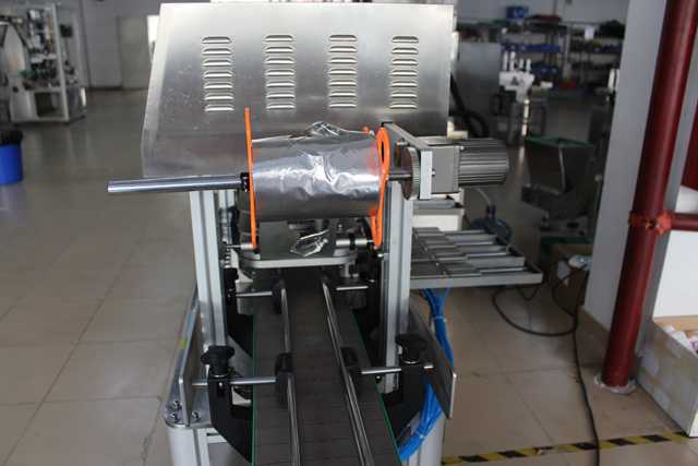 ગ્લાસ જાર સીલિંગ મશીન (1).JPG