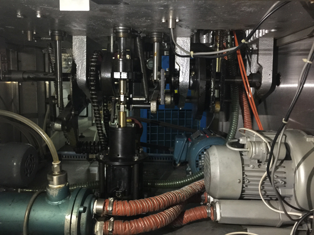 internal structure for filling sealing machines મશીનની અંદર સીલિંગ ભરવાની ટ્યુબ.jpg