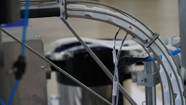 બોટલ ફીડર.jpg