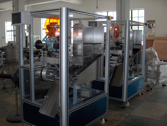 tubes labeling machine in stock ટ્યુબ માટે મશીનરી labeling.jpg