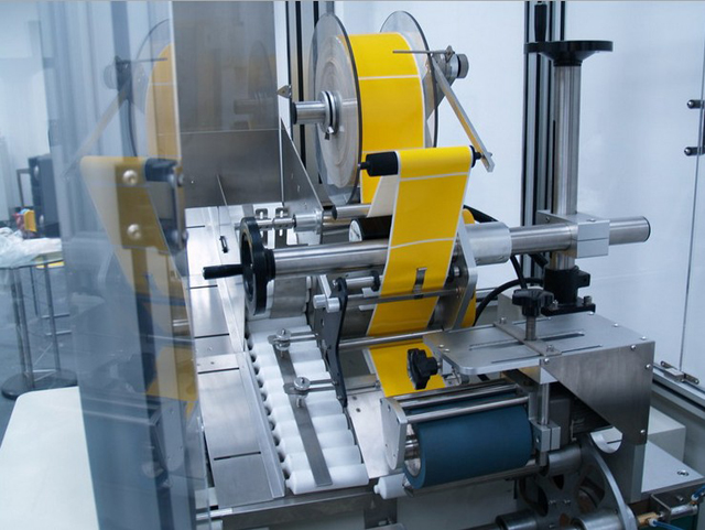 feeding tubes labeling process લેબલીંગ machinery.jpg માટેની વિગતો