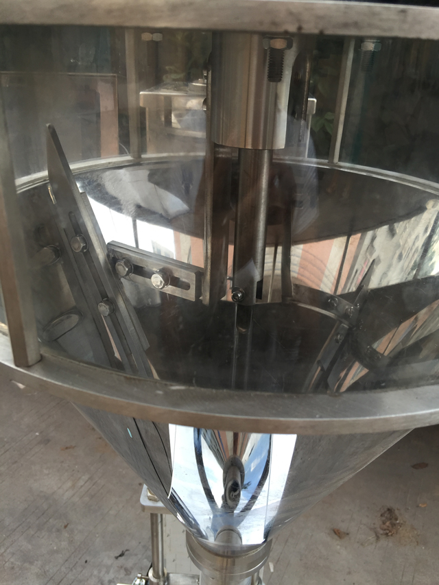 પાવડર ભરવા માટે નવું મશીન (1).jpg