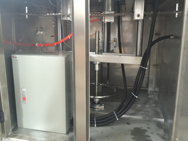 અંદર કેન સીલિંગ કેપીંગ મશીન.jpg