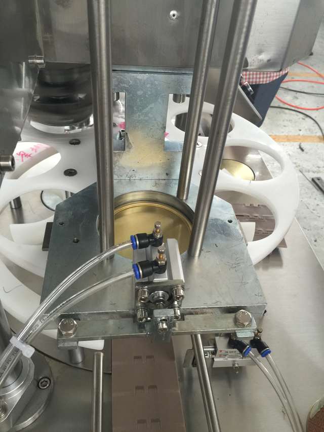 કેન સીલિંગ machinery.jpg