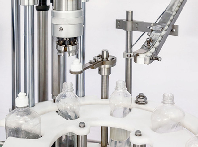 capping head close shot સિંગલ કેપીંગ મશીનની વિગતો.jpg