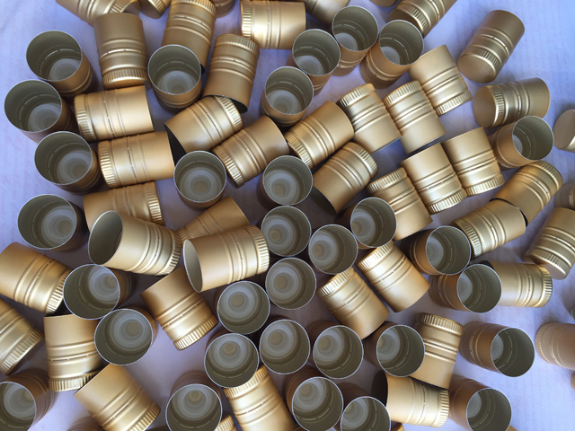 caps samples sent from usa customer for capping machine એલ્યુમિનિયમ caps.jpg