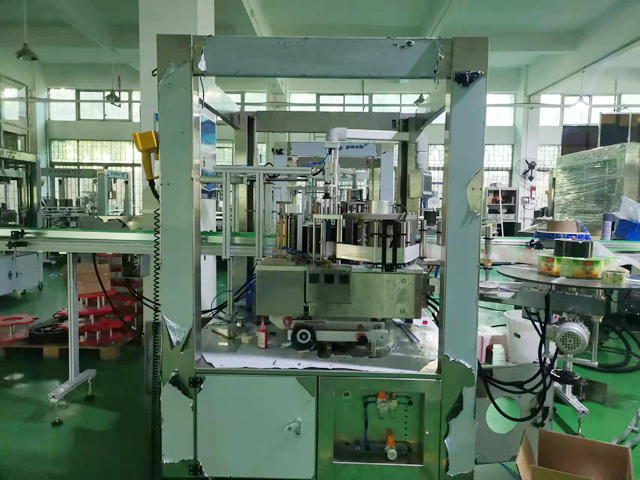 હોટ મેલ્ટ લેબલ્સ machine.jpg