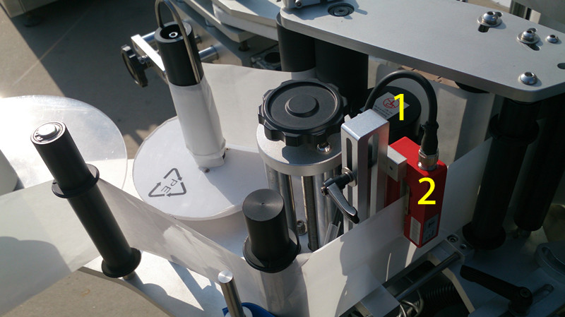 labeling machine for E liquid small bottles E liquid close pictures.jpg માટે લેબલીંગ