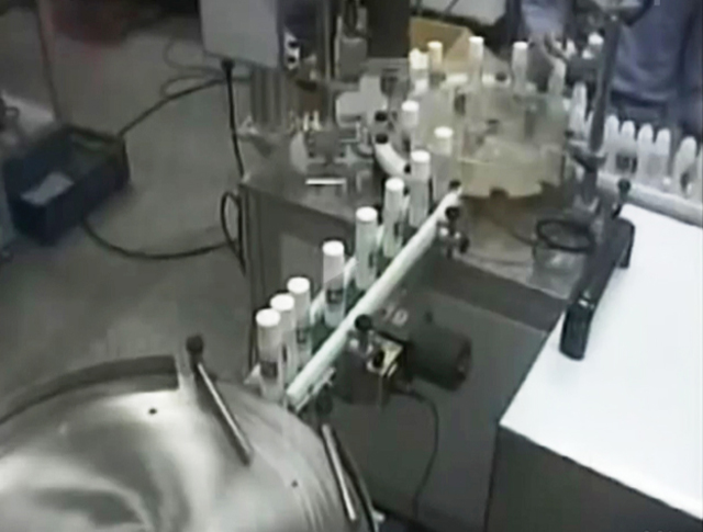 ફિલિંગ કેપીંગ machinery.jpg