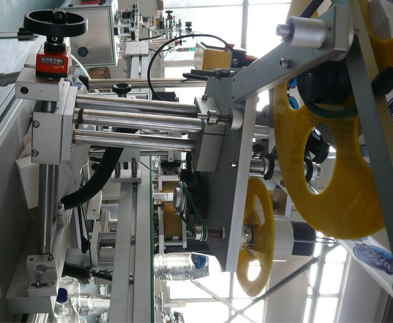 અપ ડાઉન ડબલ સાઇડ સેલ્ફ એડહેસિવ લેબલ સ્ટિકિંગ મશીન