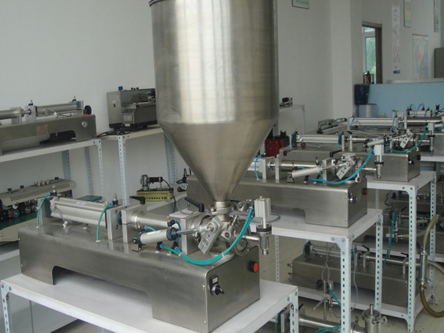 horizontal filling machine for both liquid and paste ક્રીમ અને લિક્વિડ ફિલિંગ મશીન.jpg