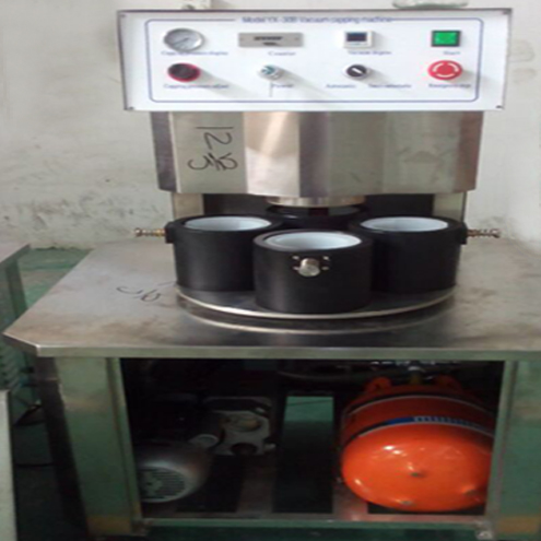 illustration of vacuum capping machine semi automatic વેક્યુમ કેપીંગ.જેપીજી માટેનું ચિત્ર