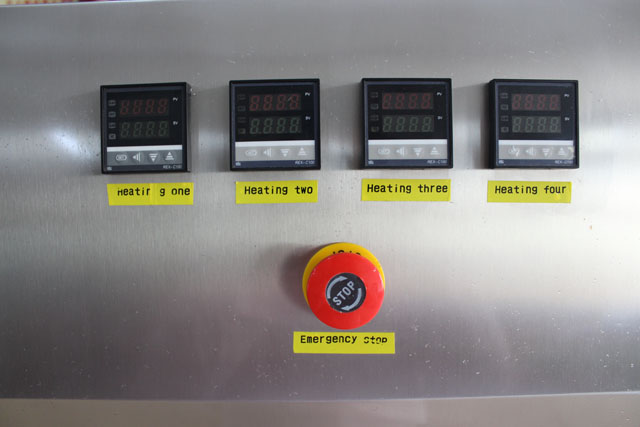 high speed automatic bottles screw capping machine tornillo de botella de nivelación de la máquina સ્ક્રુ કેપીંગ મશીનનું બંધ ચિત્ર.jpg