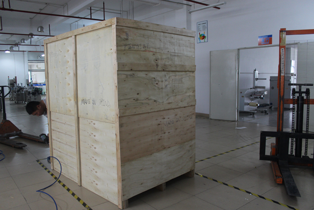 આડી લેબલીંગ માટે લાકડાના કેસ પેકિંગ (3).JPG