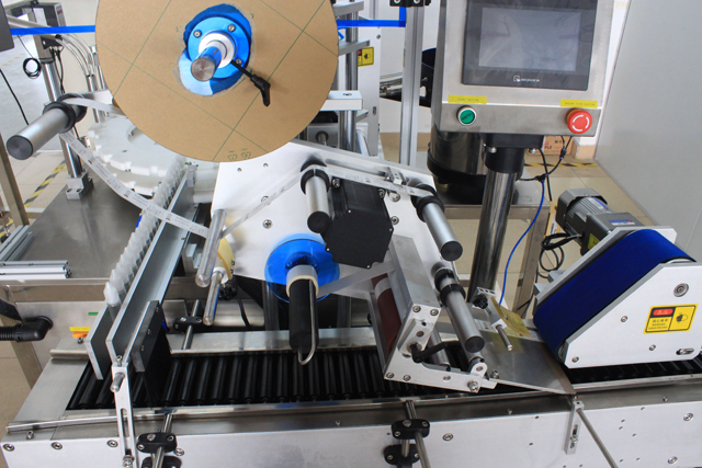 rolling bars from horizontal labeling machine રોલિંગ bottles.jpg માટે સિંક્રનસ બેલ્ટ