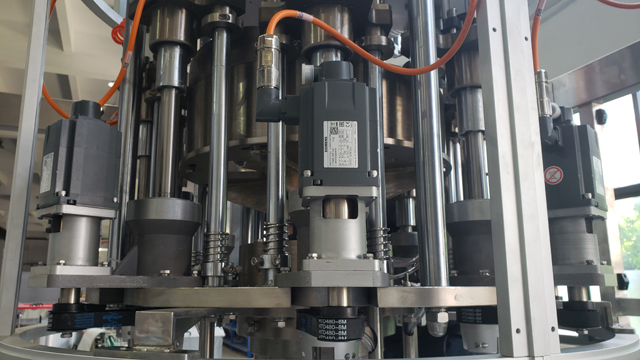 8 heas screw cappping.jpg