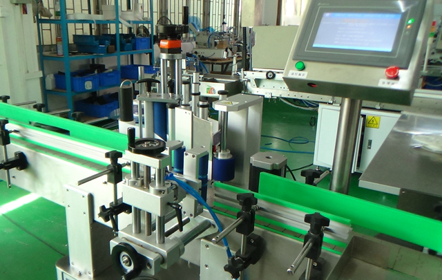 લેબલીંગ machine.jpg માટે ચિત્ર બંધ કરો