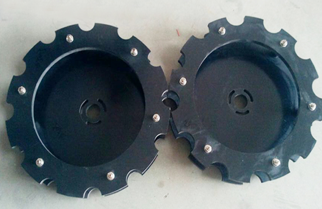 કેપીંગ મશીનરી.જેપીજી માટે કેપ્સ