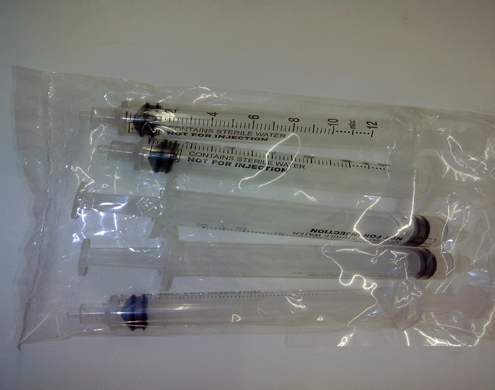 syringes સિરીંજ ફિલિંગ closer.jpg