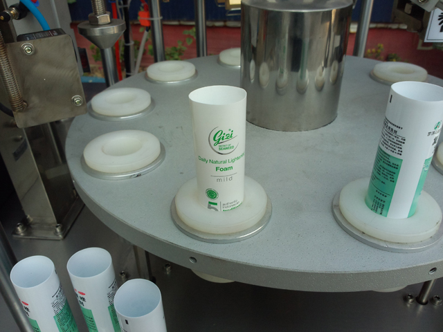 tubes for filling sealing cream.jpg માટે ટ્યુબ ફિલર સીલર