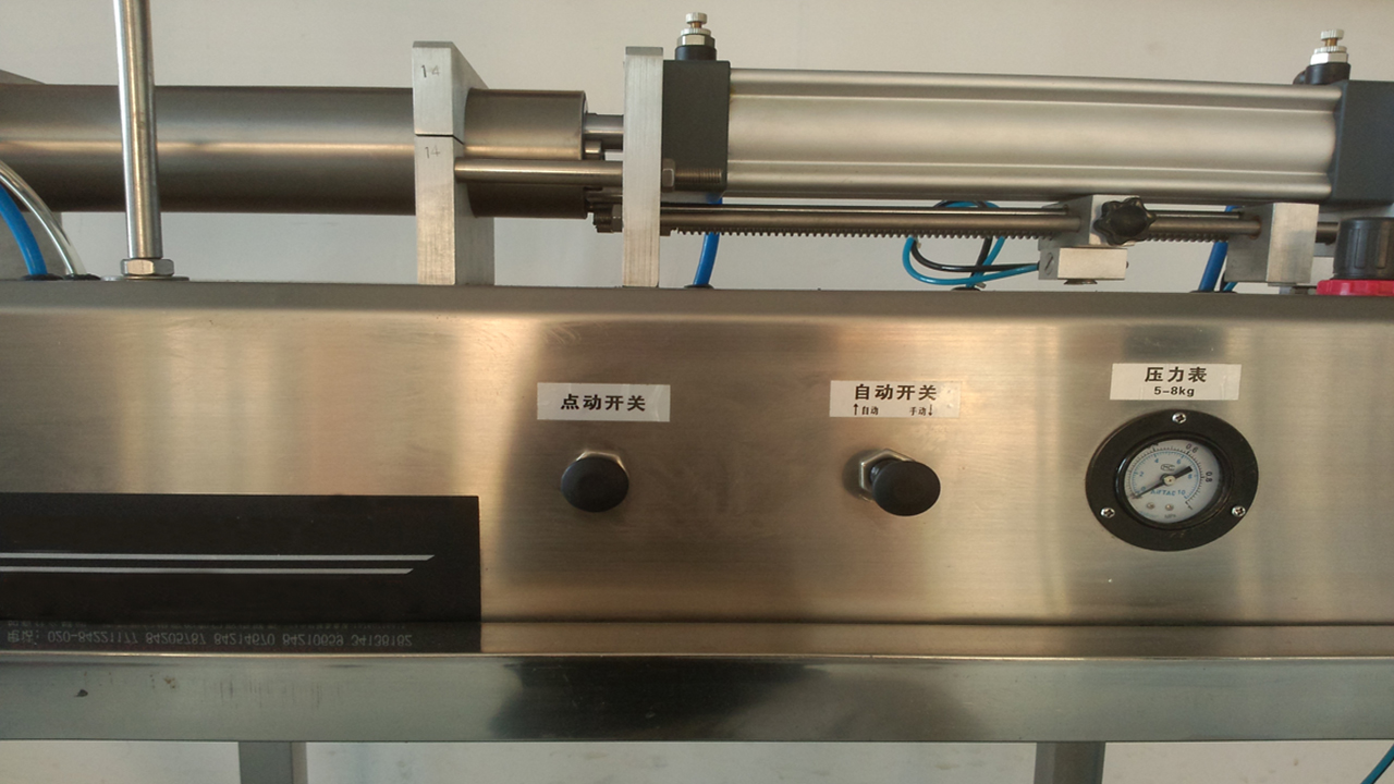 pneumatic filling machine manual for liquid cosmetic field યુએસએ ગ્રાહક માટે ફિલિંગ મશીનો (3).jpg