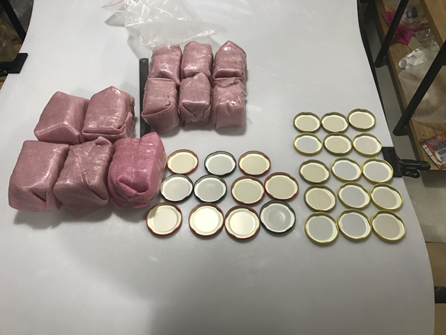 વેક્યૂમ cappping.jpg માટે કેપ્સ અને બોટલના જાર