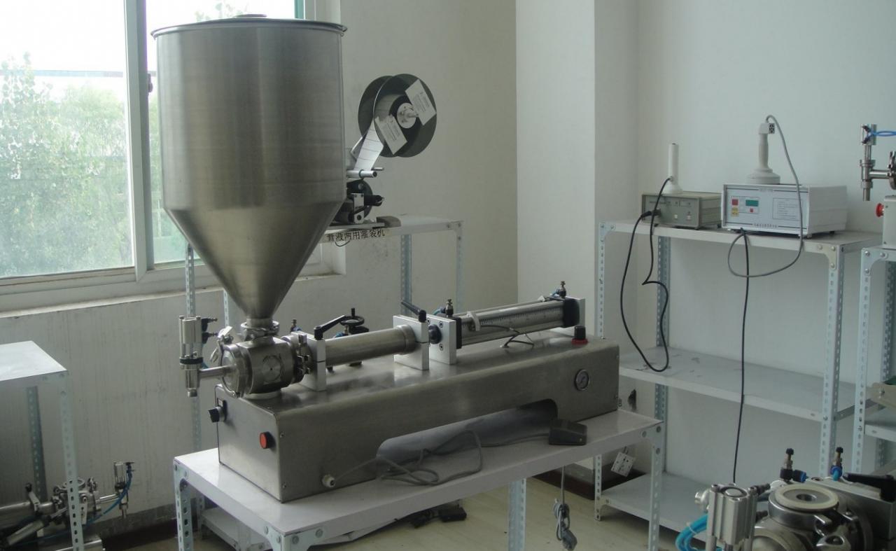 liquid paste filling machine with vertical hopper હોપર ફિલિંગ મશીન સાથે સિંગલ હેડ.jpg