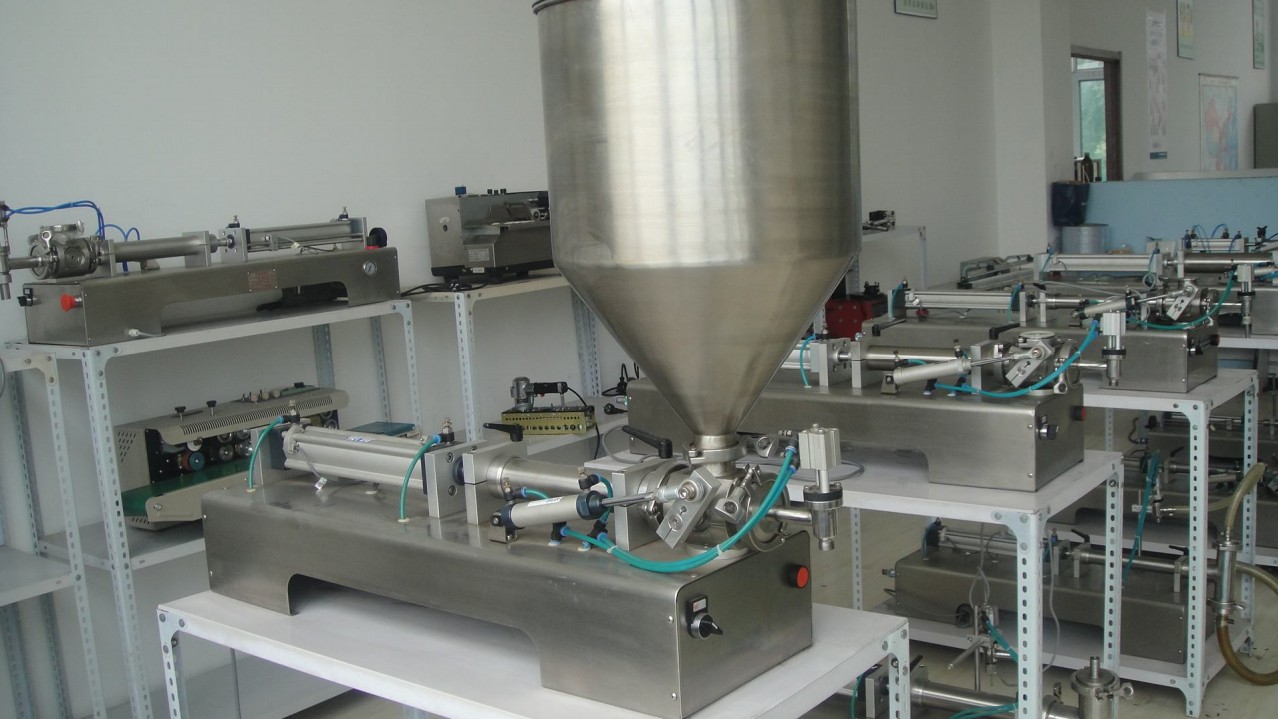 liquid cream lotion filling equipment pneumatic ક્રીમ અને લિક્વિડ ફિલિંગ મશીન.jpg