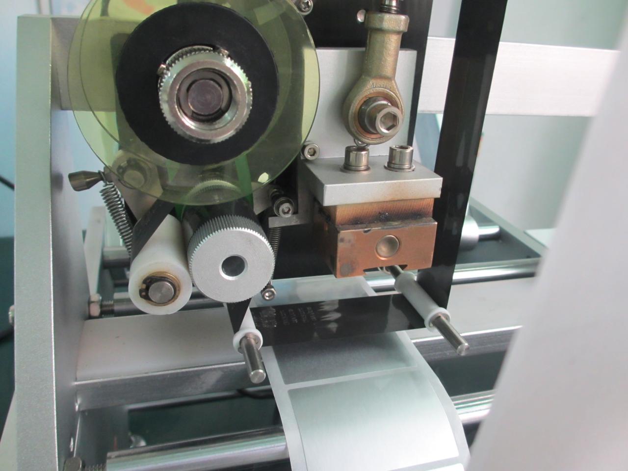 syringe labeling with printing coding function પ્રિન્ટીંગ કોડર સાથે સિરીંજ લેબલ (5).JPG