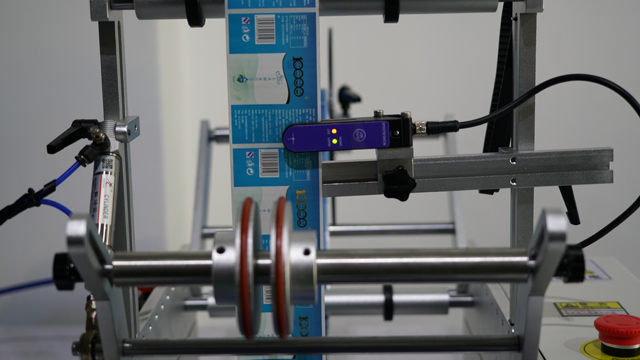 સેમી ઓટોમેટિક.જેપીજી લેબલ્સ શોધવા માટે સેન્સર સિસ્ટમ