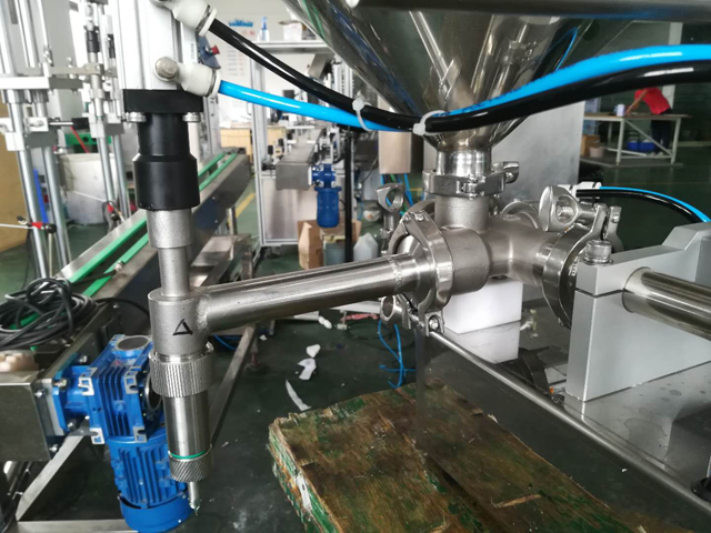 Machine.jpg ફિલિંગ માટે નોઝલનો ભાગ ભરવા