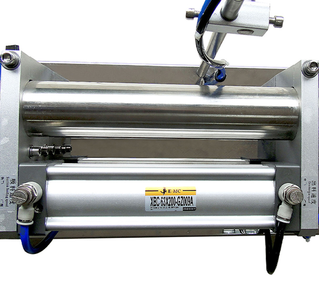 pneumatic filling machine manual for liquid cosmetic field યુએસએ ગ્રાહક માટે ફિલિંગ મશીનો (3).jpg