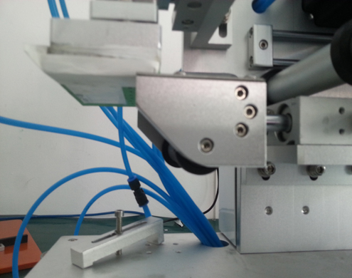 semi automatic flat bottles labeling equipment PLC એડવાન્સ્ડ (2).jpg સાથે ફ્લેટ લેબલિંગ મશીન