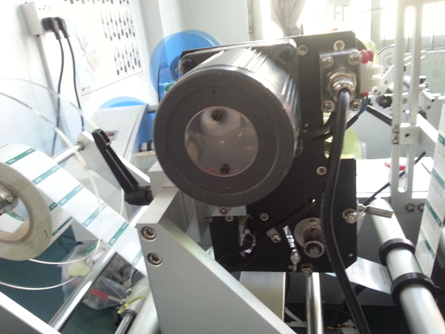 ઇરાન સેમી ઓટોમેટિક ટ્યુબ લેબલીંગ મશીન સિરીંજ માટે 