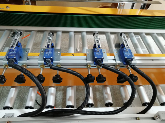 ગુંદર સ્પ્રે switch.jpg