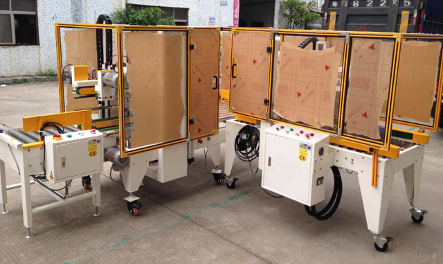 factory.jpg માં સીલિંગ મશીનરી