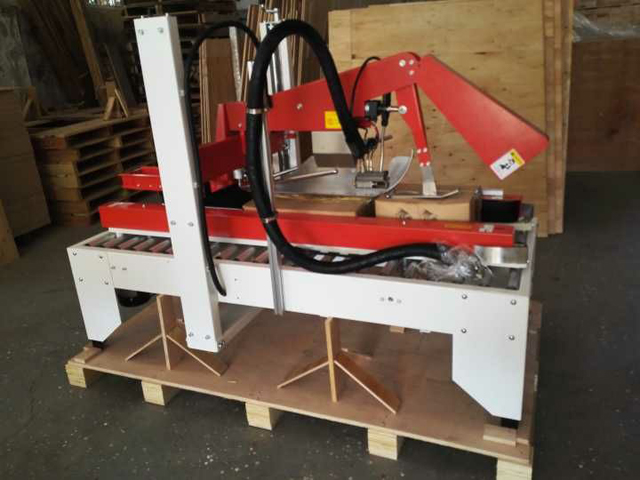 હોટ મેલ્ટ ગુંદર પૂંઠું સીલિંગ મશીન.jpg