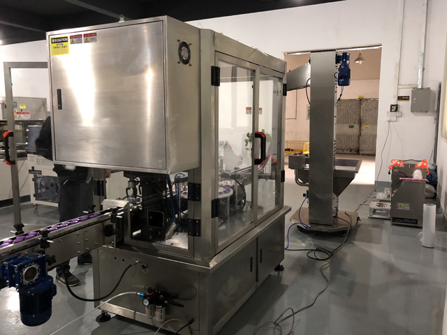 કેપિંગ ક્રીમ જાર મશીનનું ચિત્ર (2).jpg